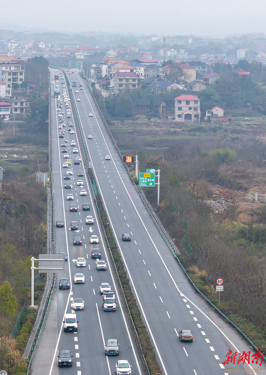 正月初三以来,湖南高速公路车流增长迅猛,长芷高速,长张高速,沪昆高速