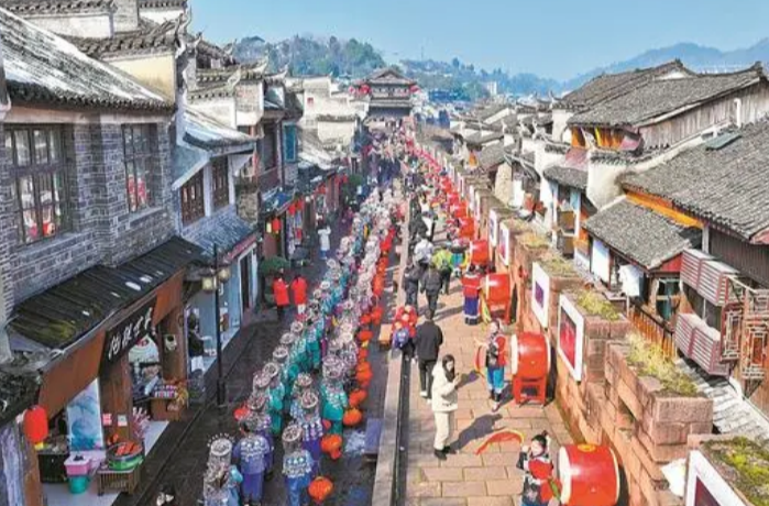 神秘湘西火出圈 春节假期日均接待游客超过30万人次