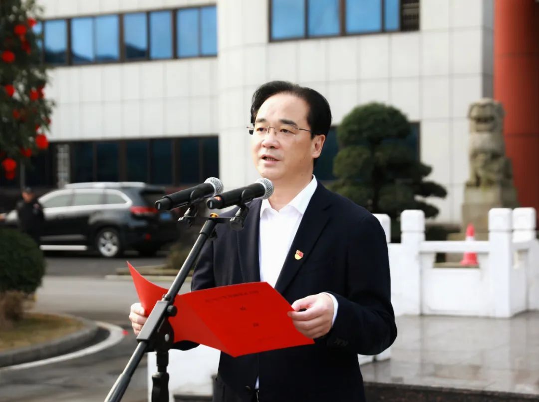 王利波发表新春致辞.