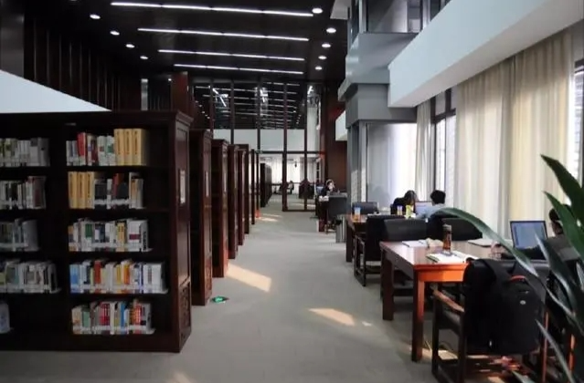 北京这所高校，有人一年342天泡在图书馆