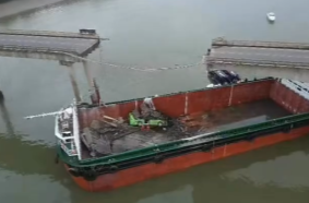 广州南沙沥心沙大桥被船只撞断 已找到一落水车辆 救援正在进行