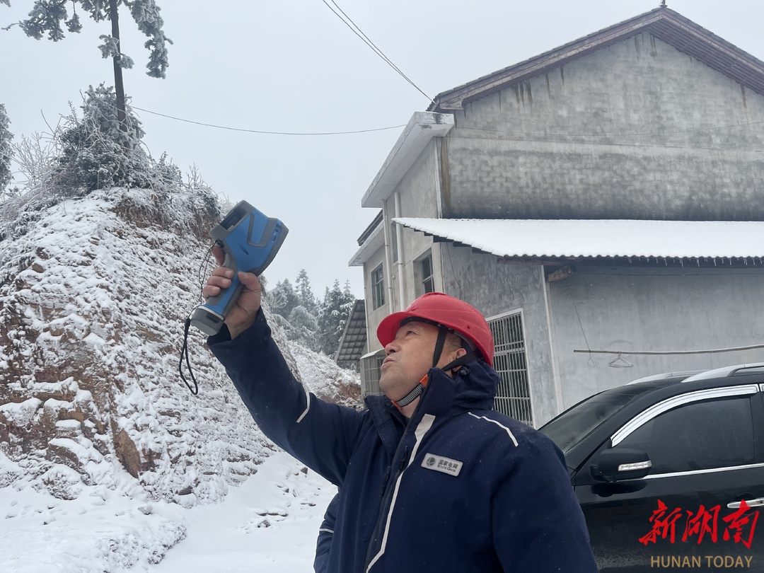 国网安化县供电公司对10千伏线路开展防冻融冰
