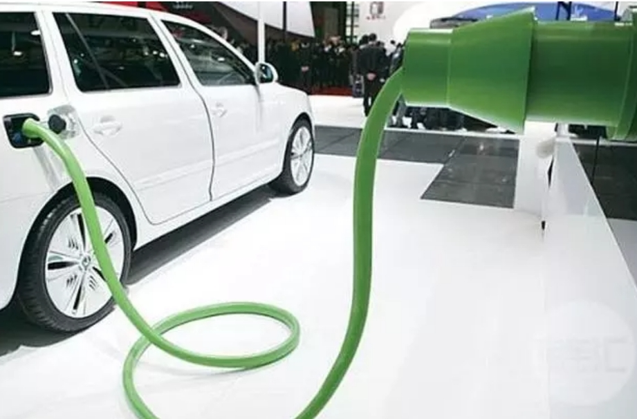 今年新能源汽车市场占有率有望突破百分之四十
