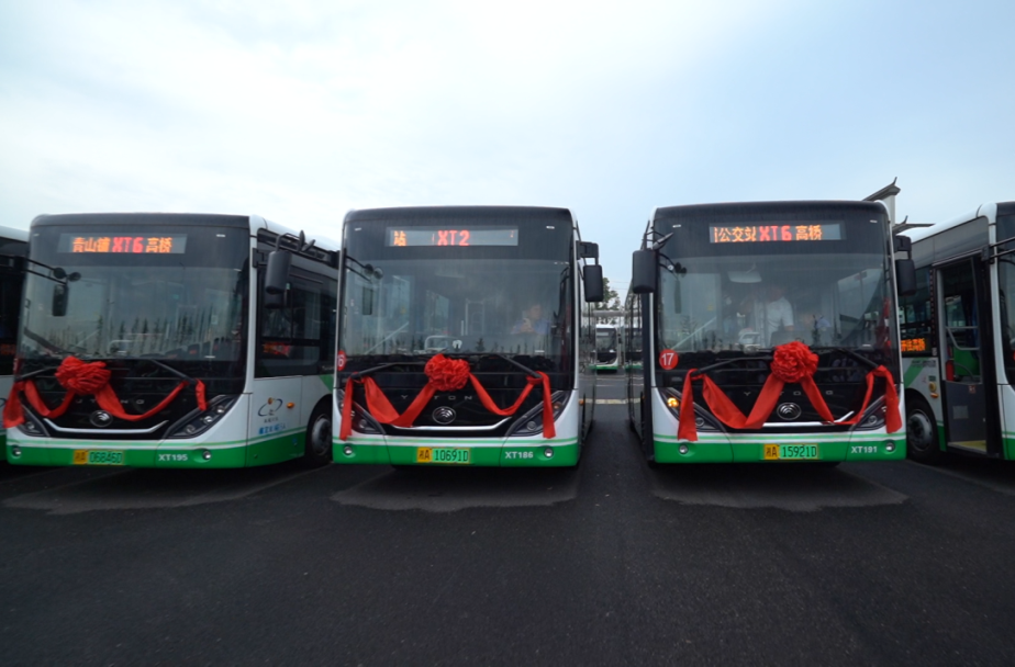 湖南日报 | 长沙县城乡公交“不能站立乘车”引热议   当地回应“加强优化调度”
