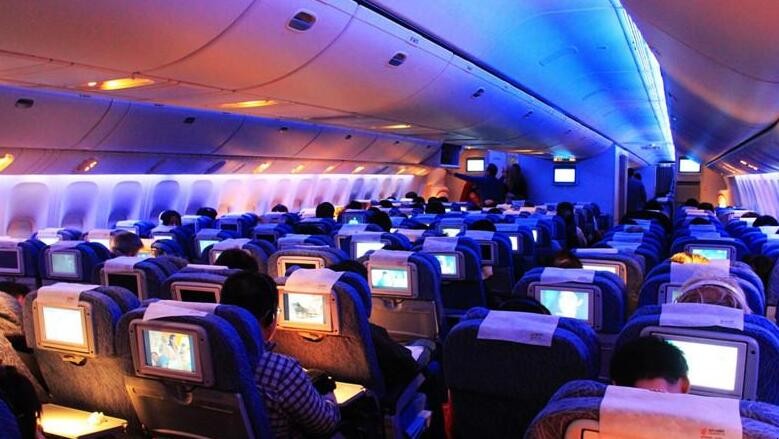 患了重感冒谨慎坐飞机？专家回应