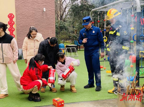 体育新城社区：幼儿园消防演习，教孩子们应急疏散