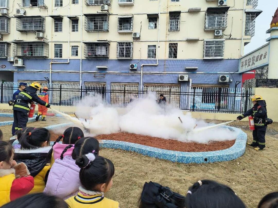 津市市火花幼儿园开展“消防安全第一课”活动