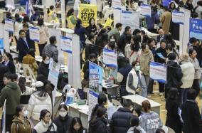 多所院校呼吁毕业生积极就业：不要只盯着升学考公考编