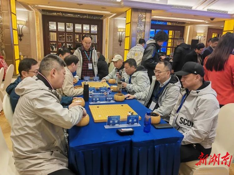 全国新闻媒体围棋巡回赛成都举行，湖南队获第四名