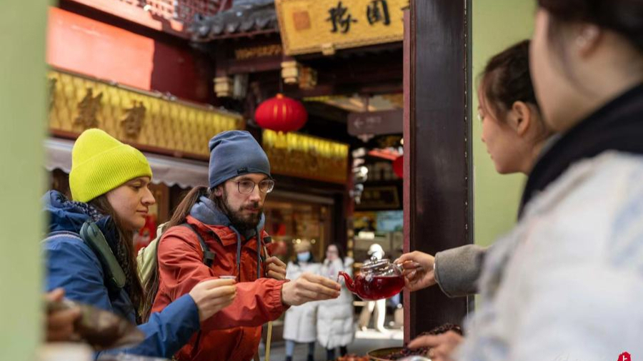 外国游客想在中国“买买买”，支付问题解决了吗？记者实地探访