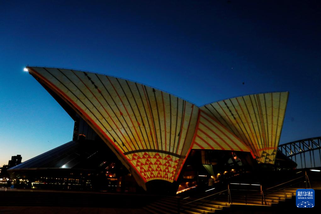 悉尼歌剧院上演“水之光”灯光秀
