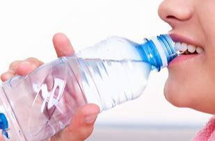 每天8杯水健康才达标？ 因人而异！