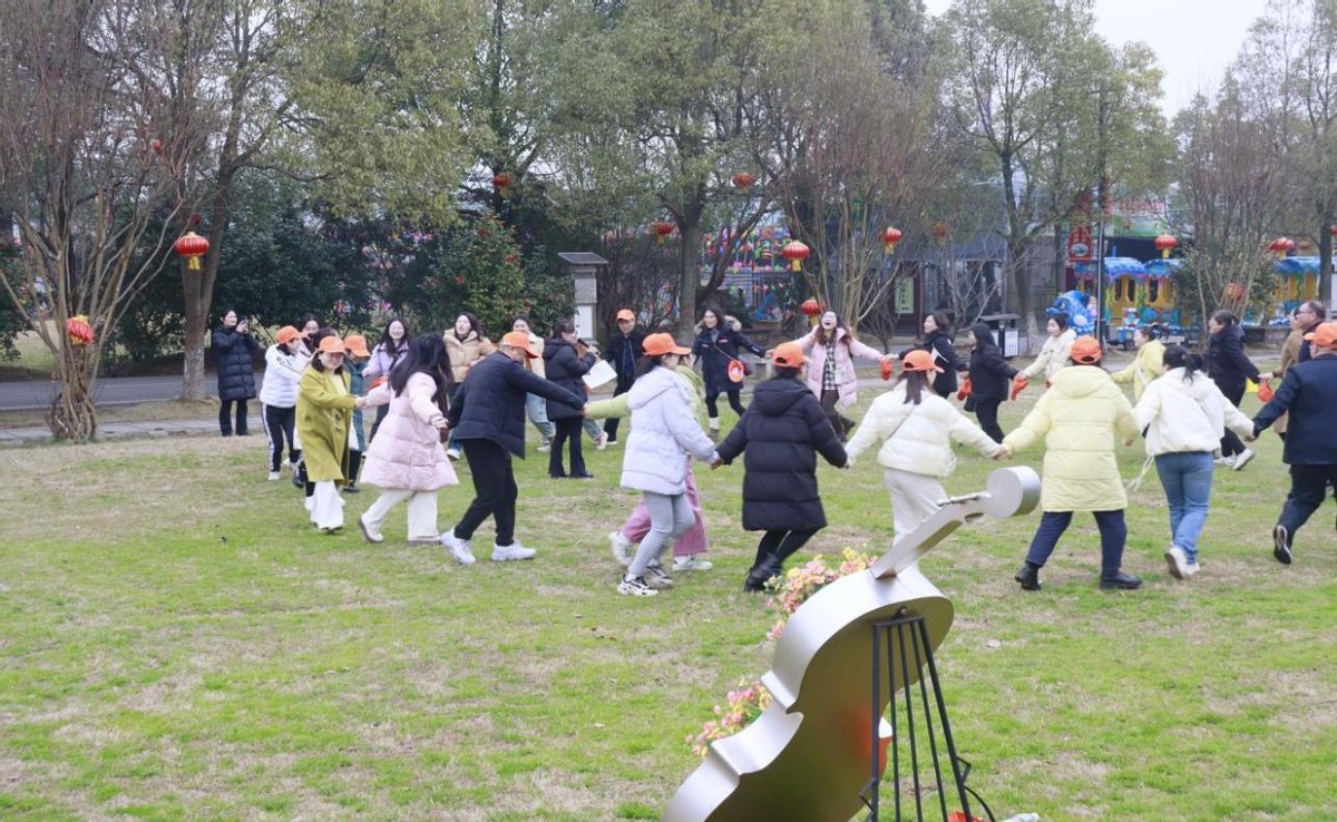 巾帼建功新时代 踔厉奋发向未来——临澧职业中专开展庆祝“三八”妇女必一运动官网节(图2)