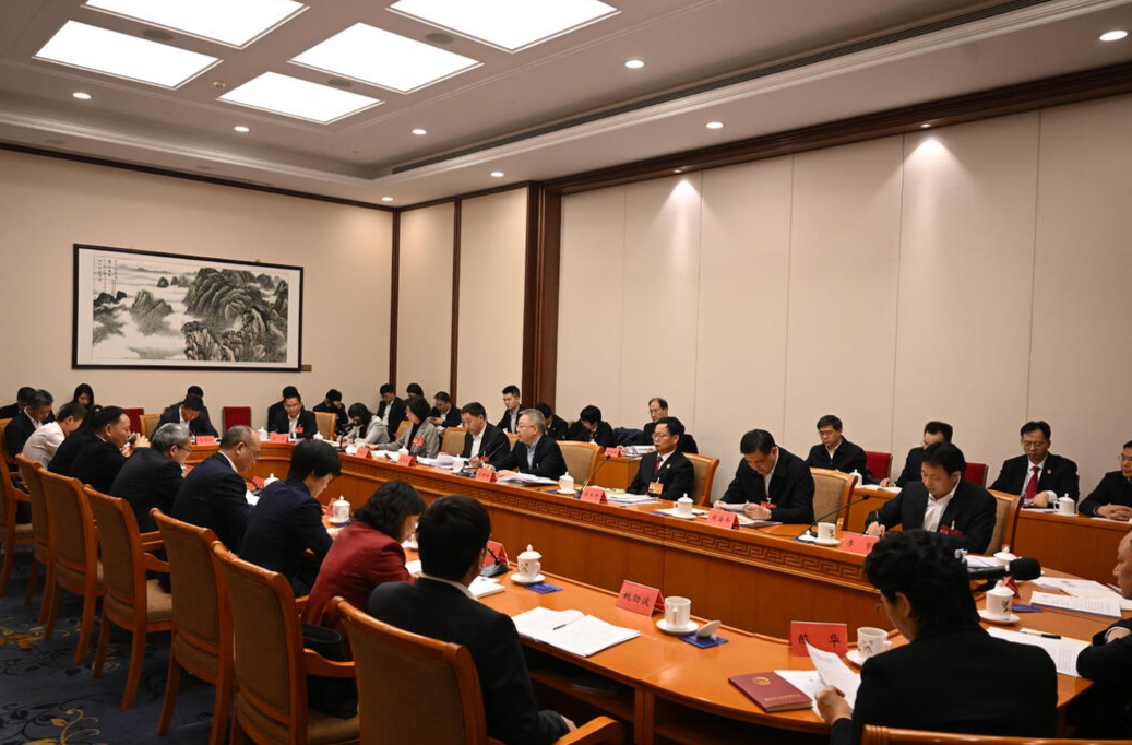 湖南代表团举行分组会议
