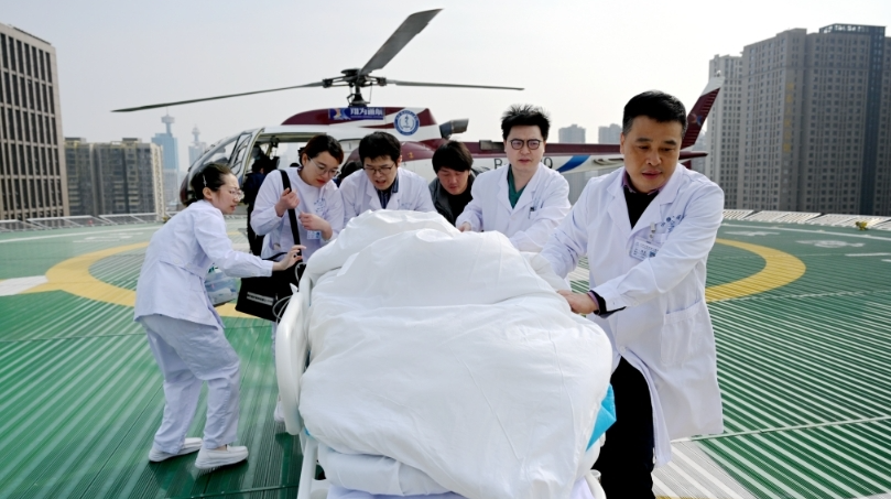 湘雅二医院开启“空中急救绿色通道”，“空中120”救援深昏迷患者