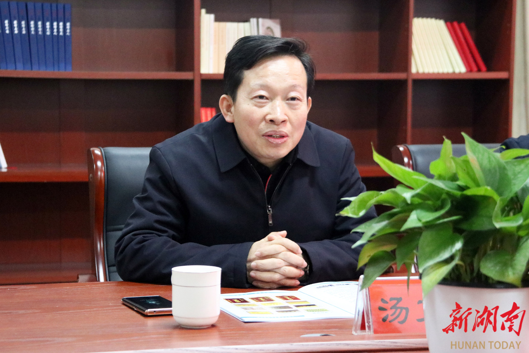 长沙市文明办副主任汤文辉一行慰问新时代好少年孔雪儿