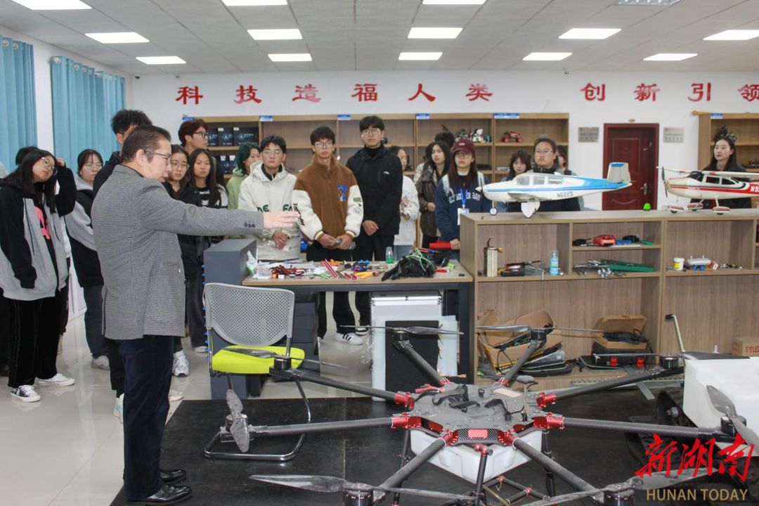 湖南工程学院管理学院学生第三党支部开展创新创业系列活动