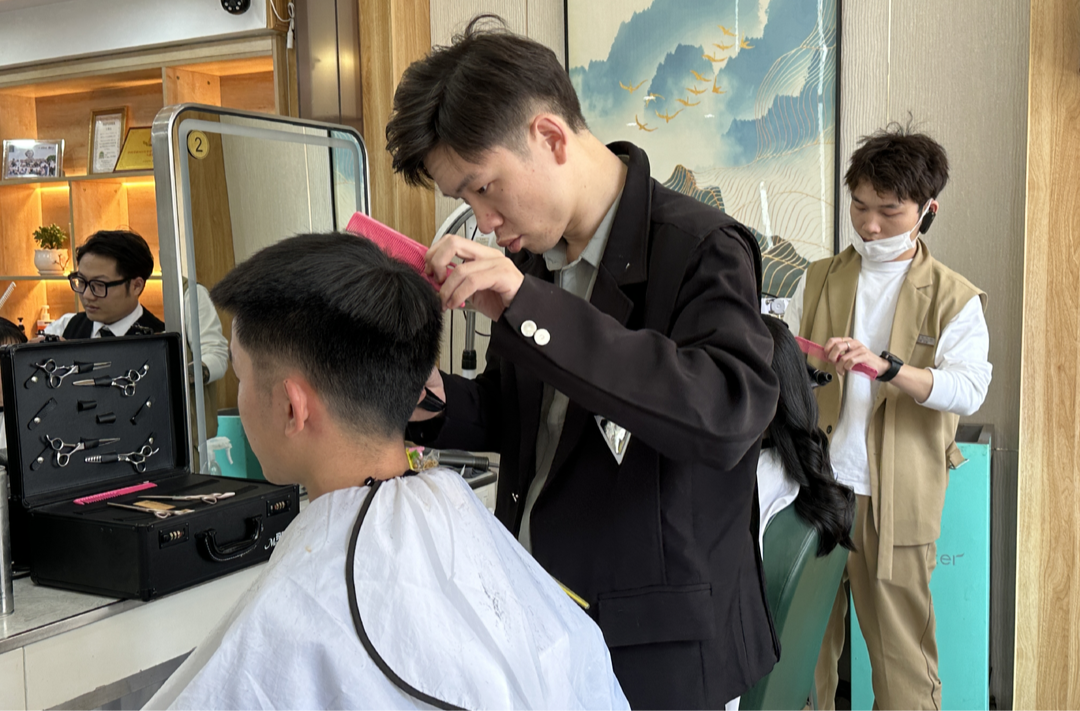 二月二“剃龙头”，长沙多家理发店爆满