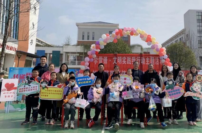 长沙县博才高塘坪实验小学举办爱心义卖活动