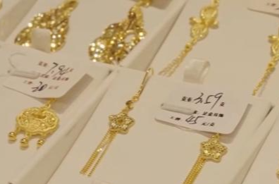 金价连涨！这类小克重产品火了，该入手吗？