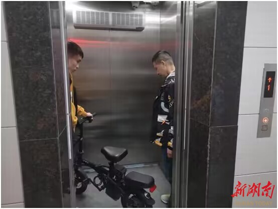 望城区：“智能梯控”拒绝电动车进电梯上楼