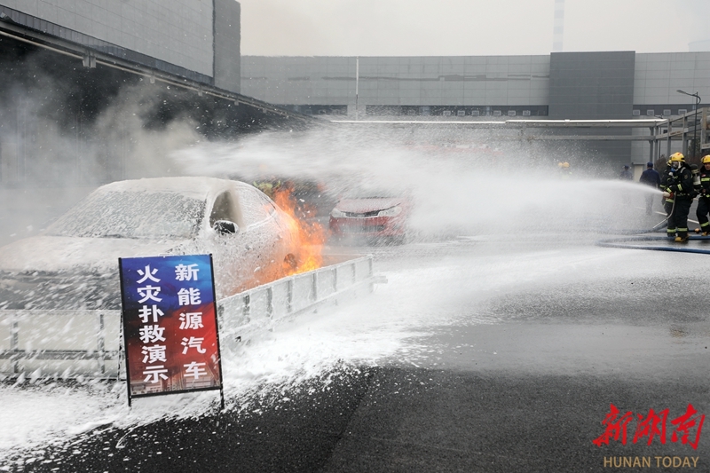 汽车搭电：在关键时刻解困的小技巧