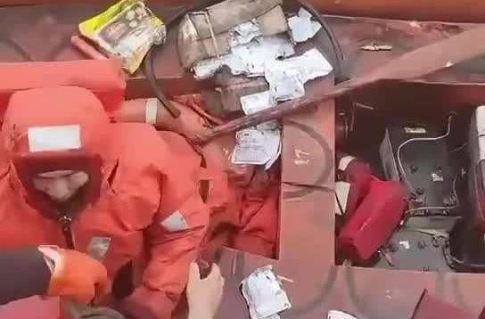 奖励25万！船老大舍弃6000个蟹笼救16人