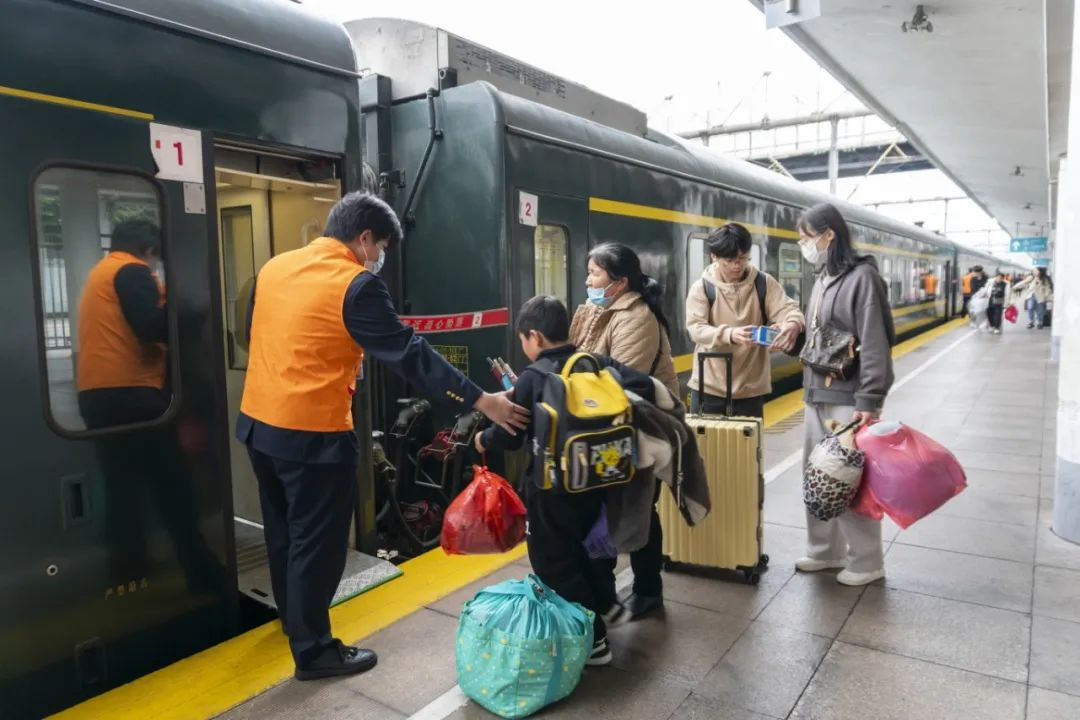 用青春力量护航春运广州客运段向铁科职院发来感谢信