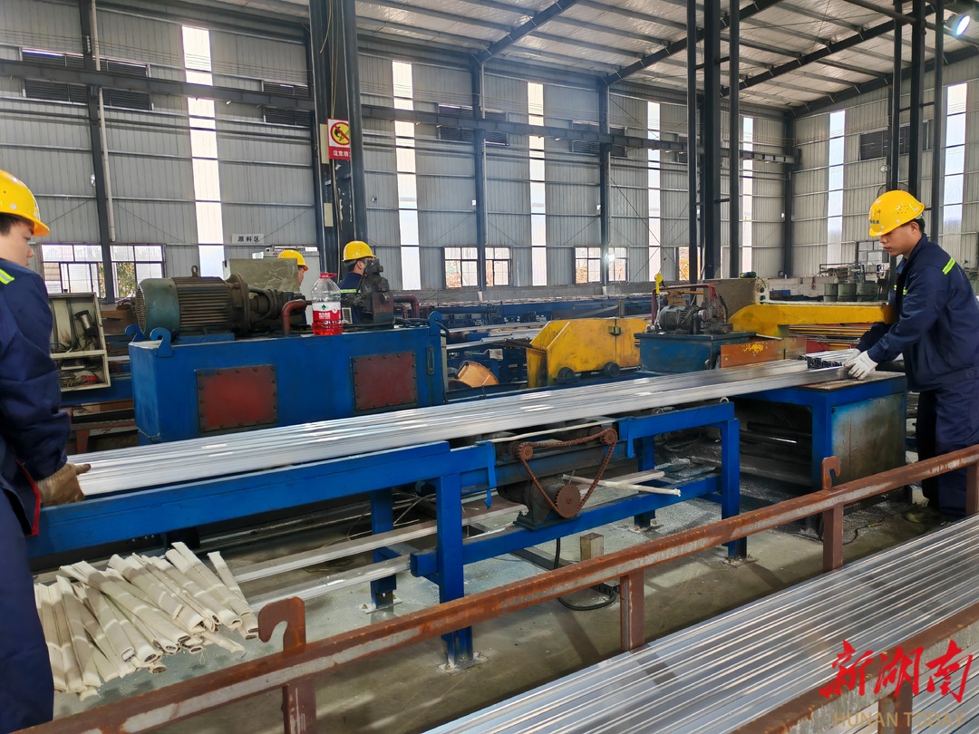 新邵：年产5万吨铝型材生产线首批铝型材成功下线