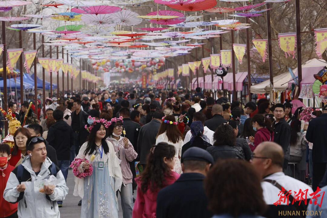 2021年托克逊杏花节图片