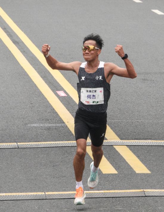 何杰再破男子马拉松全国纪录获国内第一