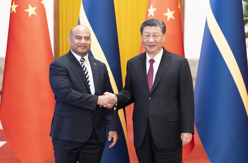 习近平同瑙鲁总统阿迪昂会谈