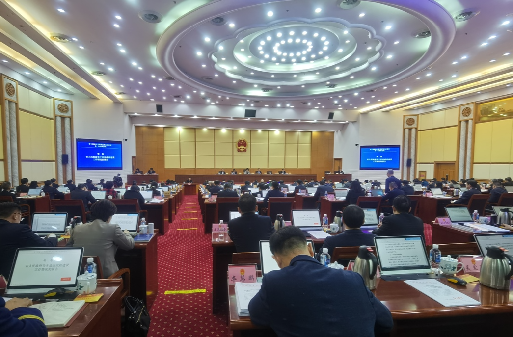 湖南省十四届人大常委会举行第九次会议
