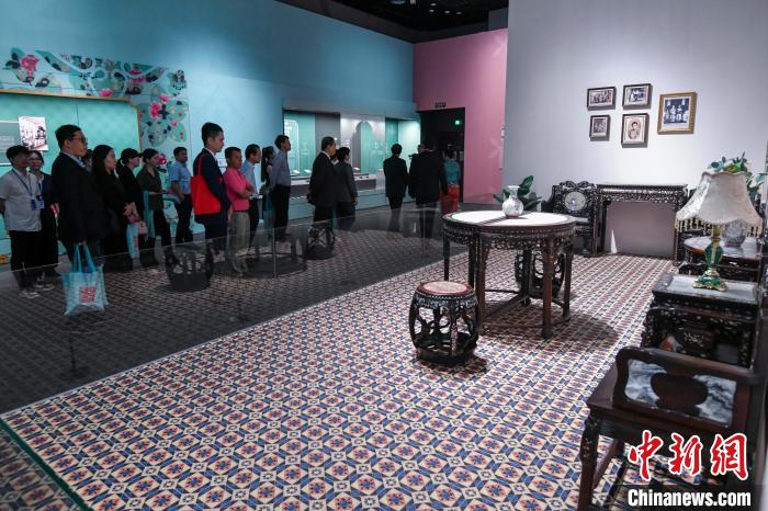 中新合作“峇峇娘惹文化展”在中国（海南）南海博物馆开展