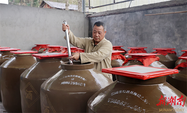 Qufeng Rice Vinegar Making Skills Inherited in Taojiang County