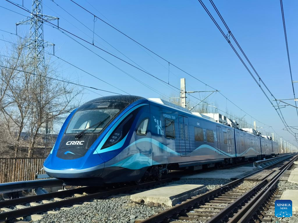 每日一词|氢能源市域列车 hydrogen-powered urban train