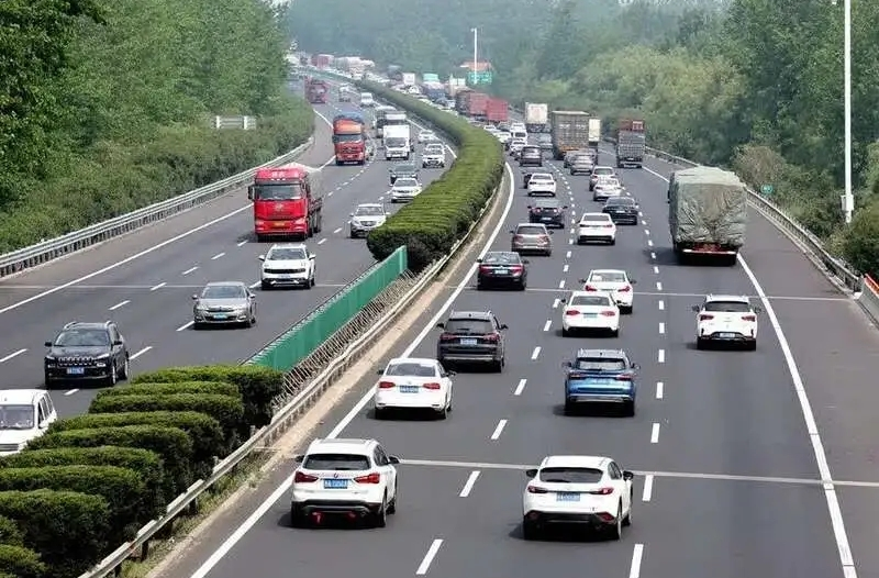 《2024年清明期间全省高速公路路网运行态势研判专报》发布 小型客车免费通行湖南高速