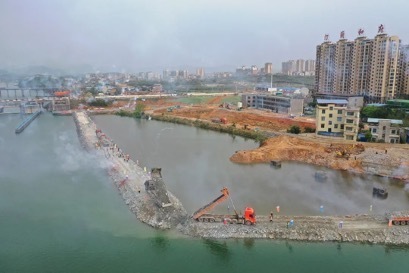 湘江永衡航道建设又有新进展 浯溪二线船闸上游深水围堰顺利合龙