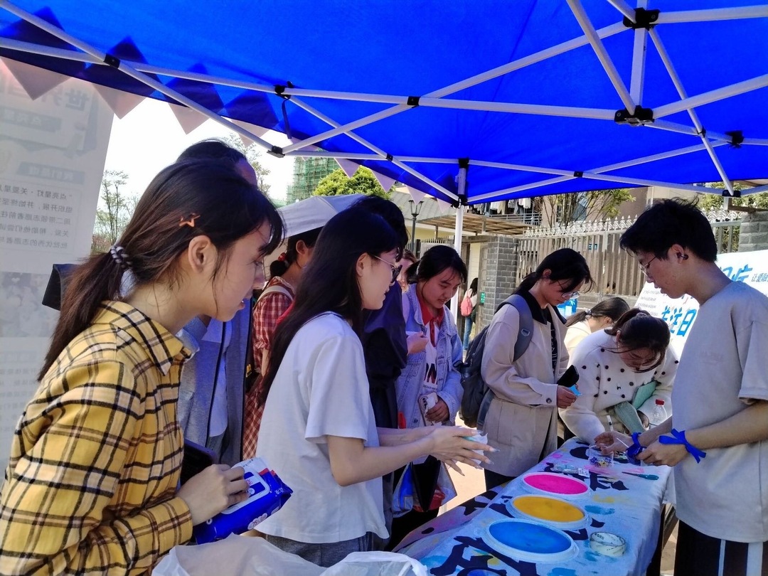 湘潭大学100余名师生参与“世界自闭症关注日”活动