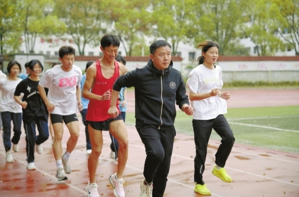 乡村教师日志|吴军∶风雨中，引领孩子们向未来奔跑