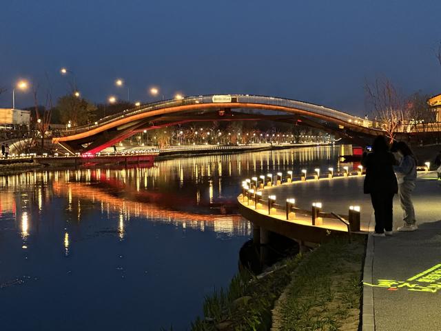 清明假期，北京市民夜游“清河之洲”，美图来了