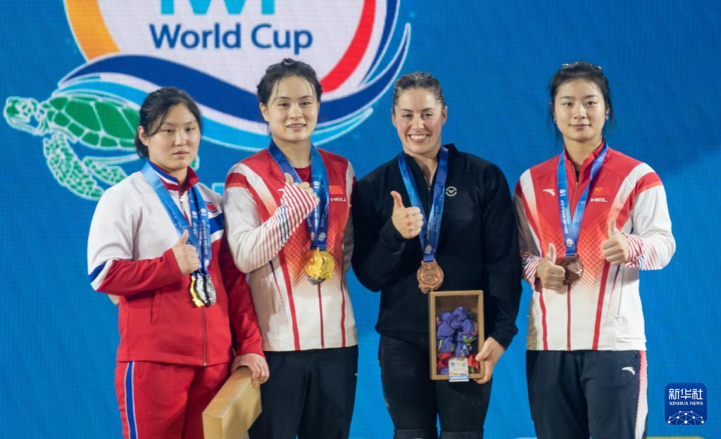 举重世界杯：罗诗芳破女子59公斤级总成绩世界纪录