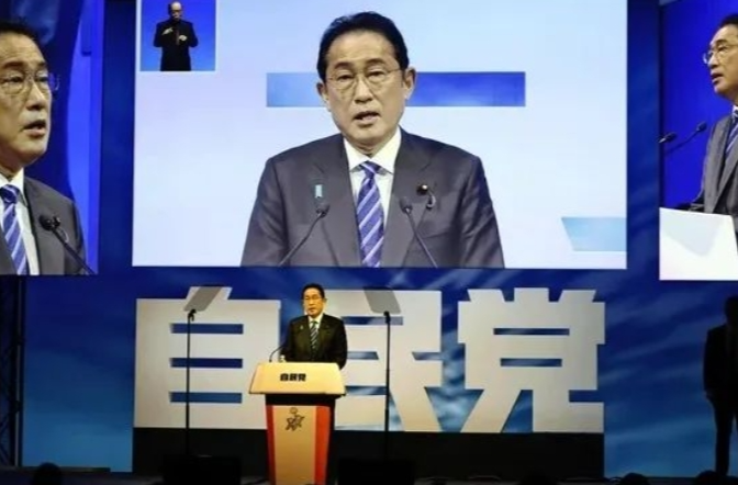 日本首相岸田文雄就自民党成员收取政治资金“回扣”事件道歉