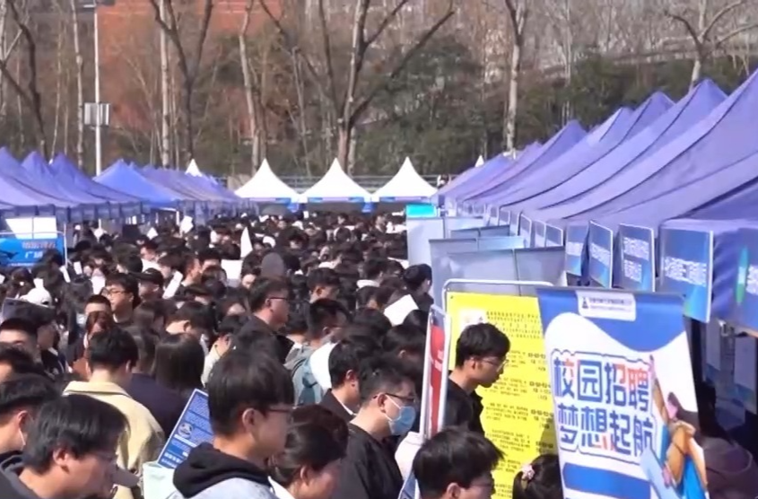 新产业新领域相关岗位增多 今年春招有哪些新变化？跟着记者去探访