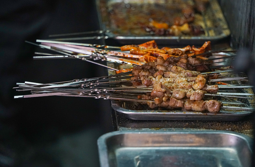 淄博烧烤还火吗？今年清明假期依然“人从众”