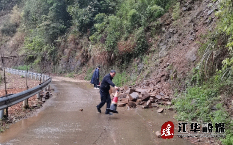 江华统计局：驻村工作队全力应对强降雨天气 为村民的安全保驾护航