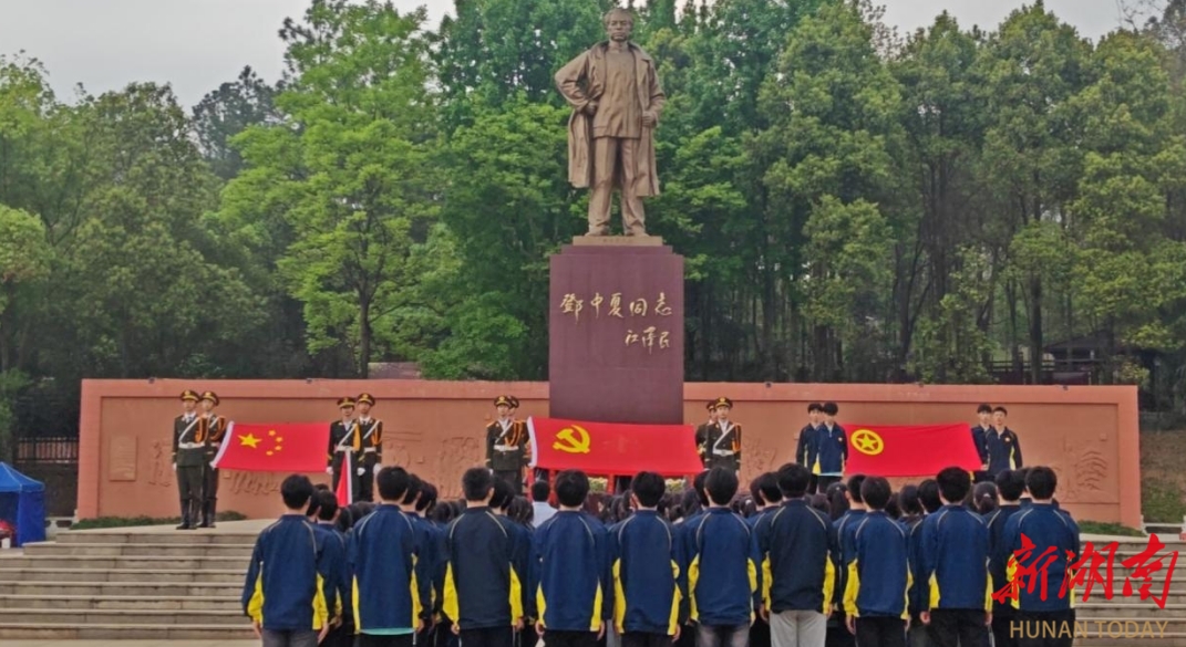 宜章县第六中学开展“党建带团建，清明祭英烈”活动