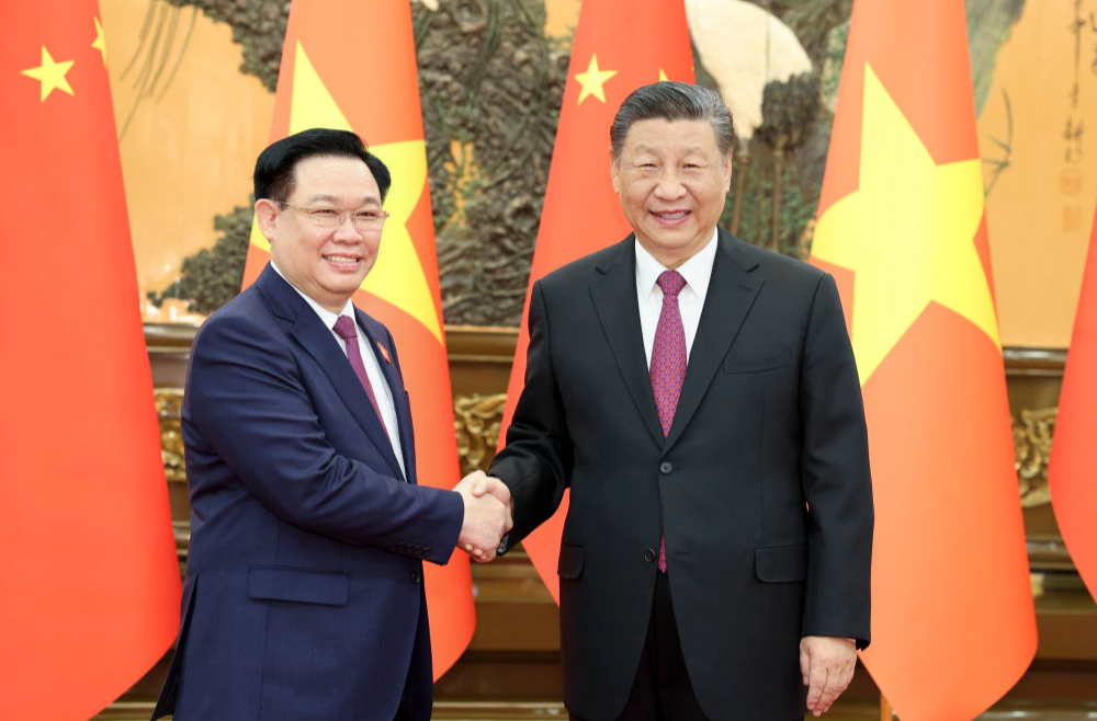习近平会见越南国会主席王庭惠