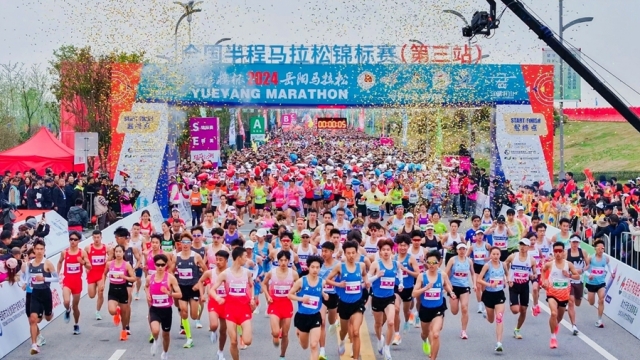 Over 12,800 Contestants Compete in 2024 Yueyang Marathon