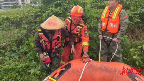绥宁：消防、民兵联手救出被困钓鱼男子